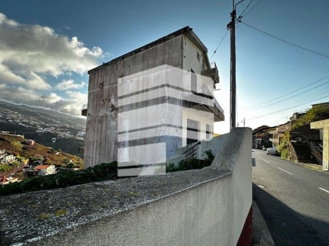 Moradia T6 para Venda em Estreito de Camara de Lobos Foto 2