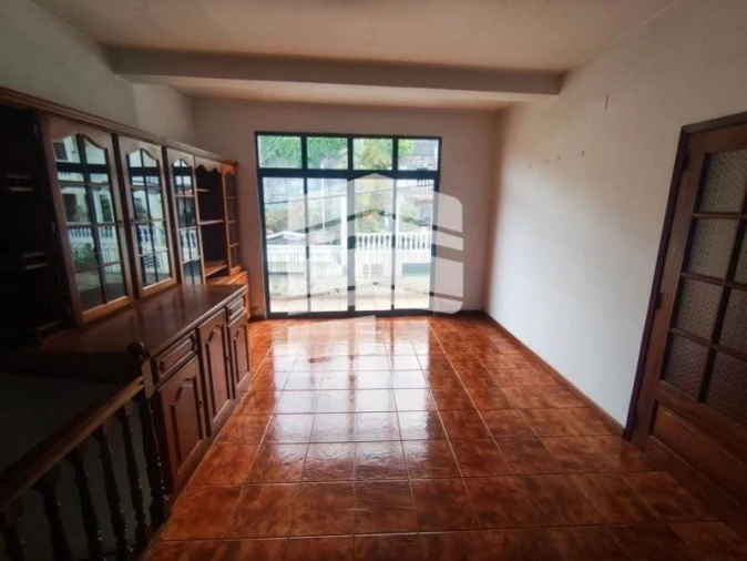 Moradia T6 para Venda em Estreito de Camara de Lobos Foto 3