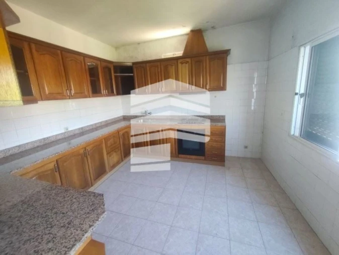 Moradia T6 para Venda em Estreito de Camara de Lobos Foto 5