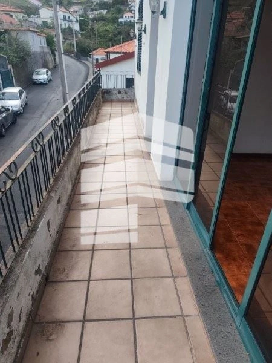 Moradia T6 para Venda em Estreito de Camara de Lobos Foto 23