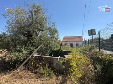 Moradia T3 para Venda em Nossa Senhora das Misericordias