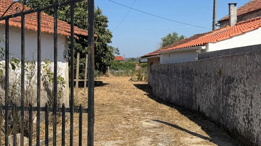 Moradia T3 para Venda em Nossa Senhora das Misericordias