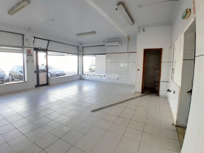 Loja para Venda em Oliveira do Bairro