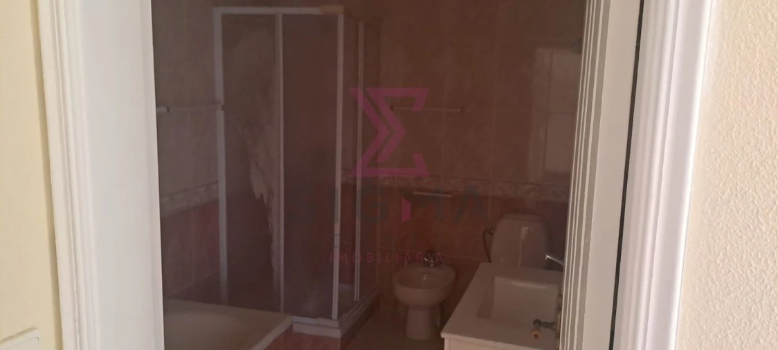 Apartamento T2 para Venda em Reguengo Grande Foto 3