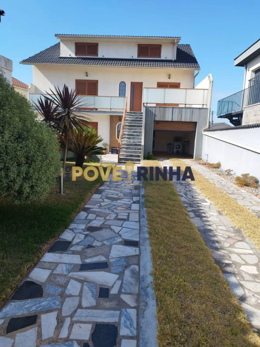 Moradia T5 para Venda em Estela Foto 4