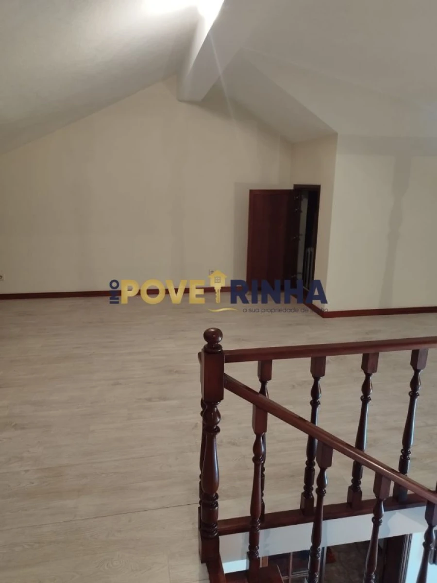 Moradia T5 para Venda em Estela Foto 13