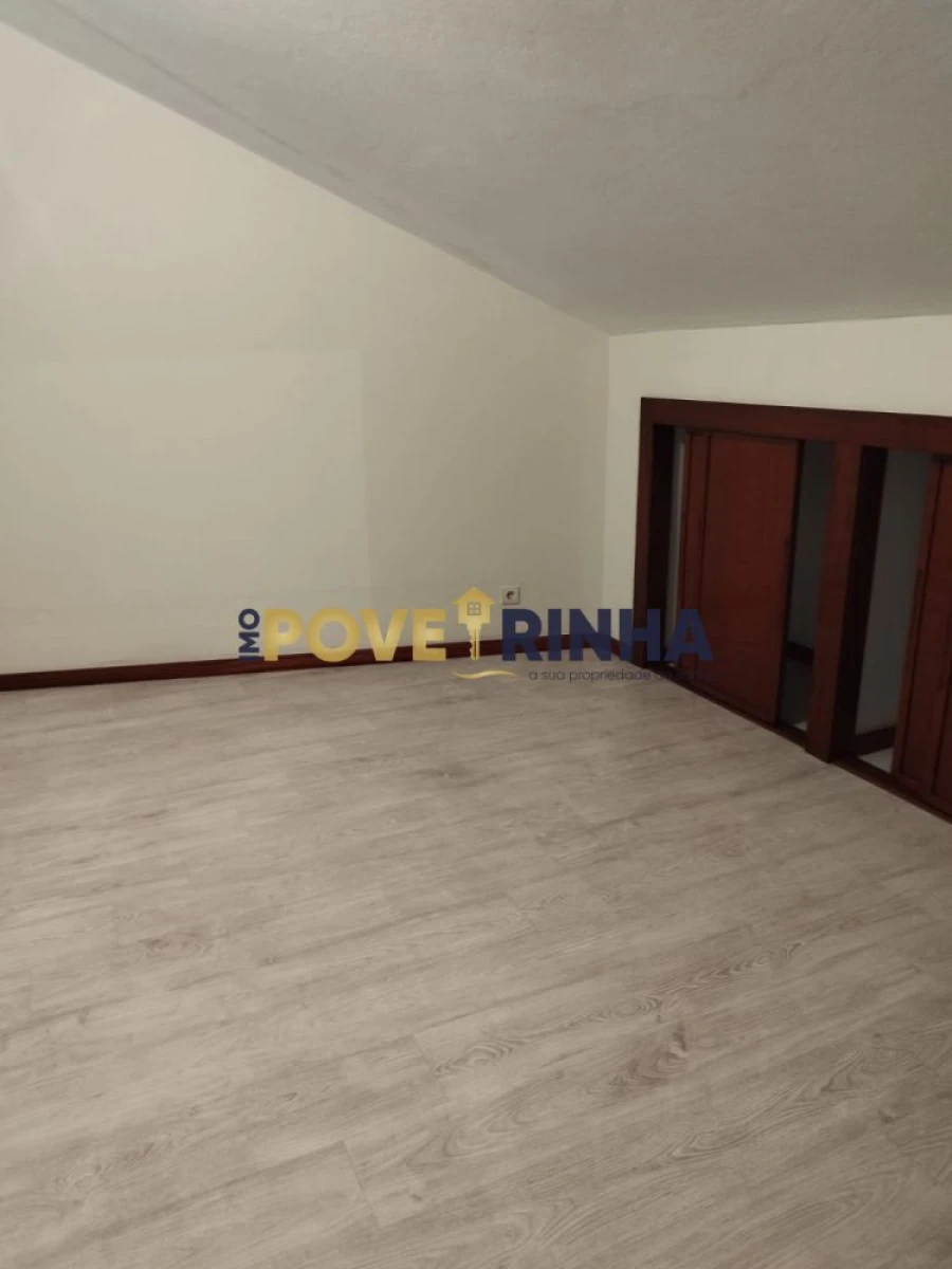 Moradia T5 para Venda em Estela Foto 15