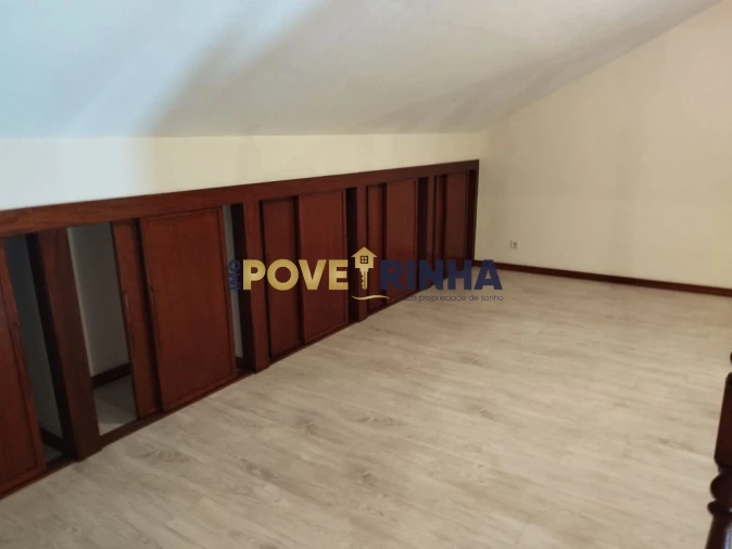 Moradia T5 para Venda em Estela Foto 14