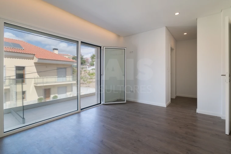 Moradia T4 para Venda em Pontinha e Famões Foto 3