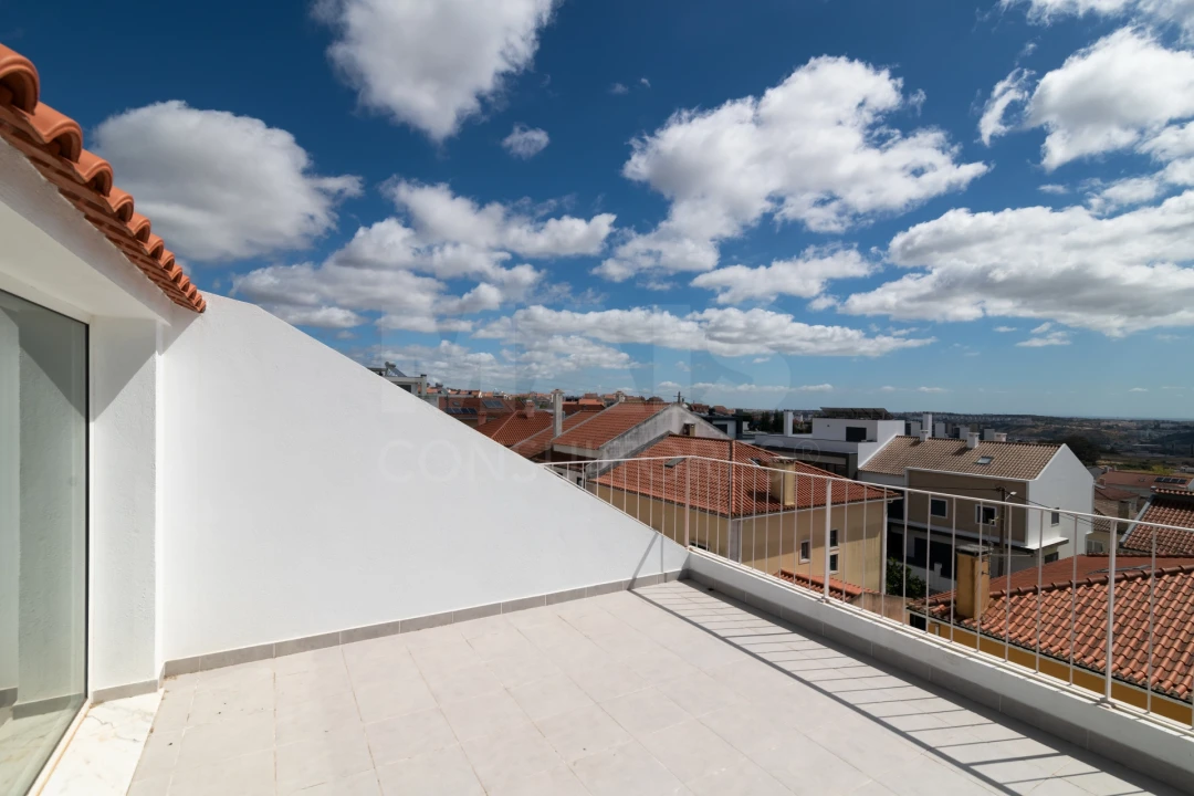 Moradia T4 para Venda em Pontinha e Famões Foto 5