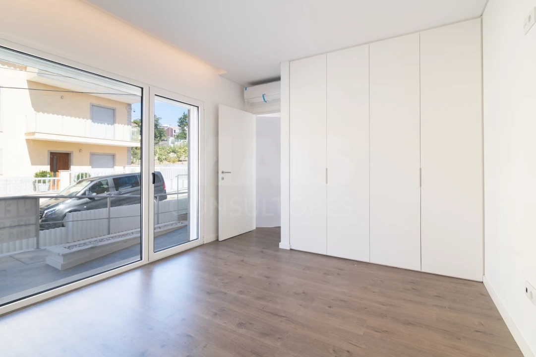 Moradia T4 para Venda em Pontinha e Famões Foto 10