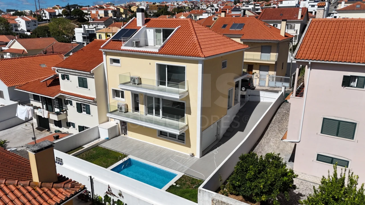 Moradia T4 para Venda em Pontinha e Famões Foto 12