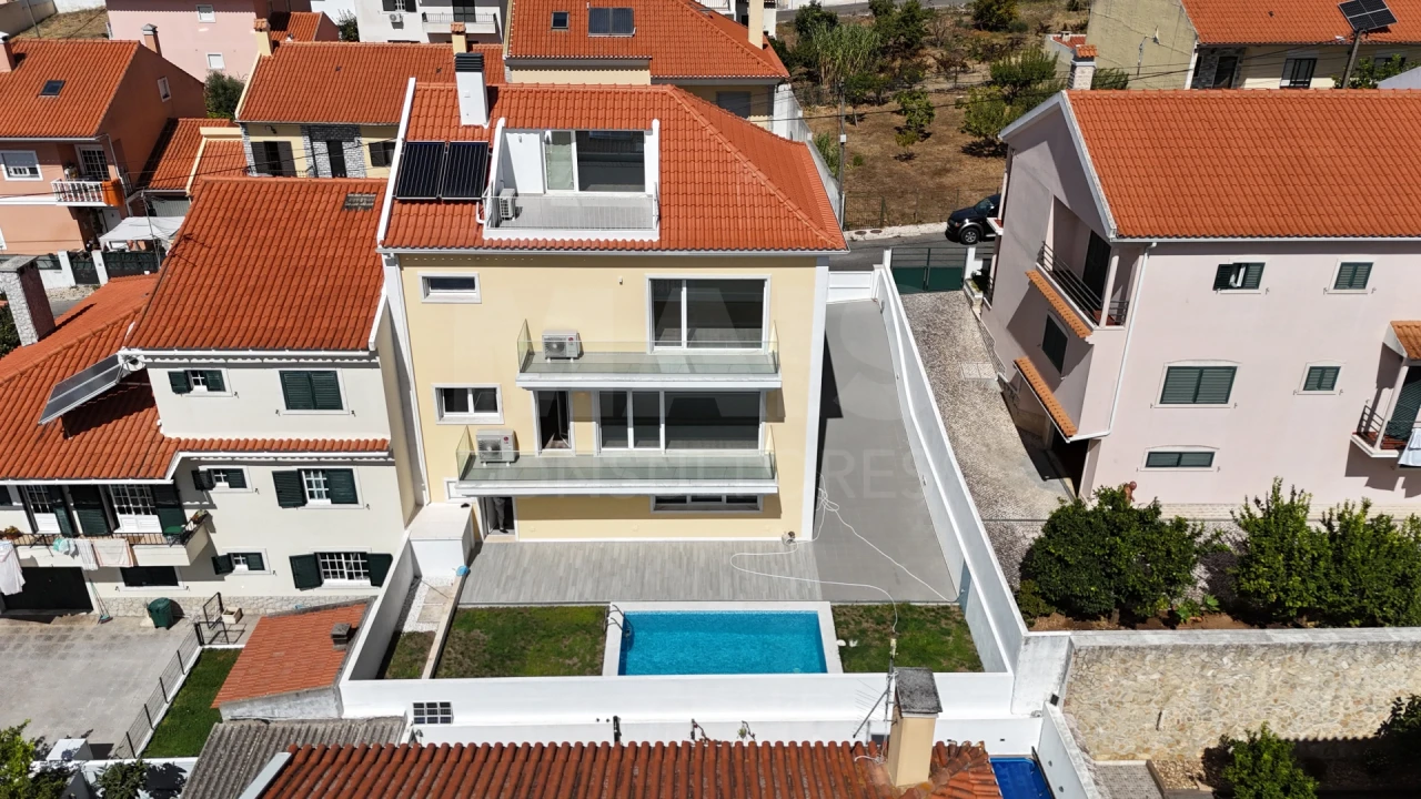 Moradia T4 para Venda em Pontinha e Famões Foto 6