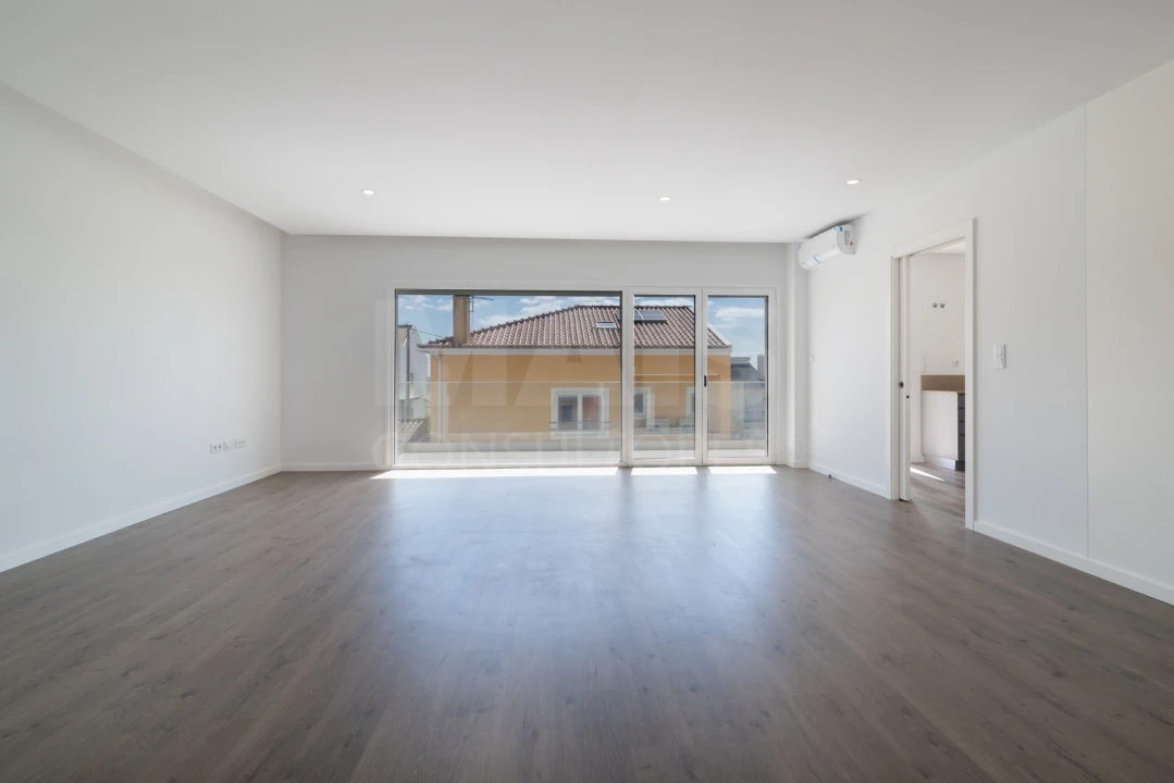 Moradia T4 para Venda em Pontinha e Famões Foto 8