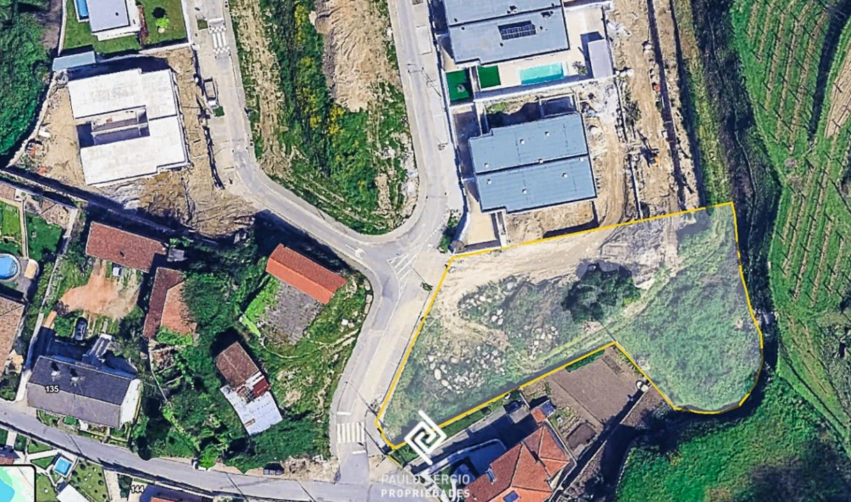 Moradia T4 para Venda em Urgezes Foto 16