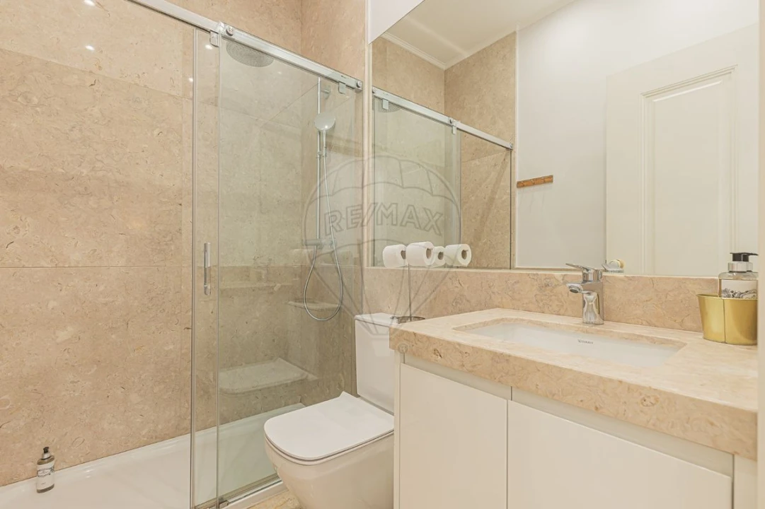 Apartamento T2 para Venda em Santa Maria Maior Foto 3