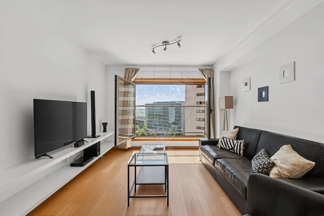 Apartamento T2 para Venda em Parque das Nações Foto 2