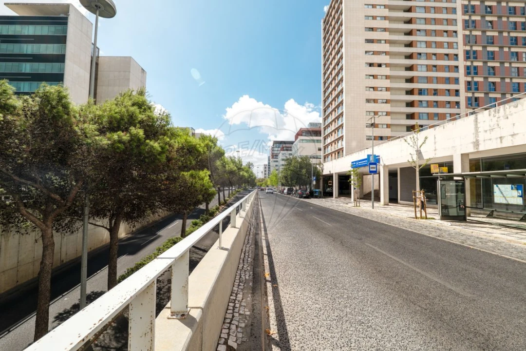 Apartamento T2 para Venda em Parque das Nações Foto 27