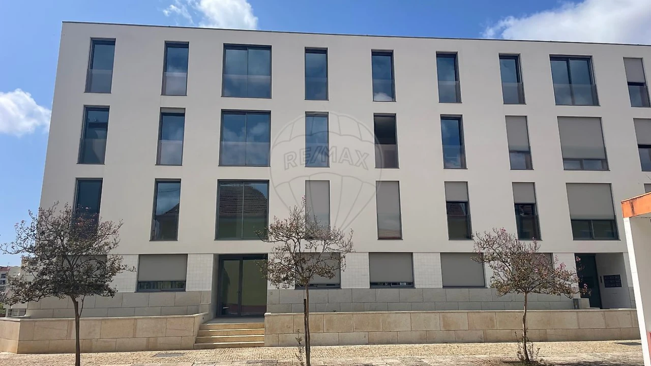 Apartamento T2 para Arrendamento em São João da Madeira Foto 3