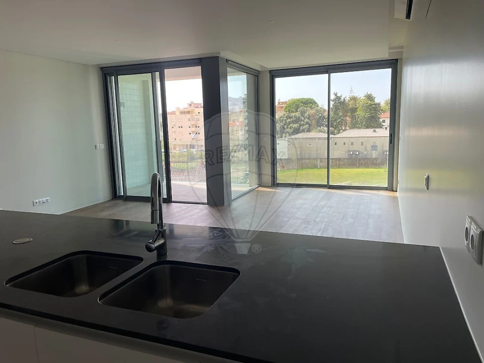 Apartamento T2 para Arrendamento em São João da Madeira Foto 4