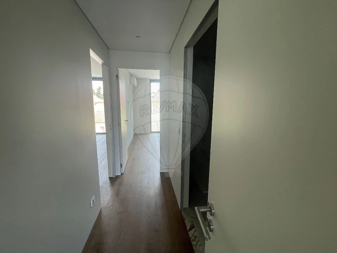 Apartamento T2 para Arrendamento em São João da Madeira Foto 17