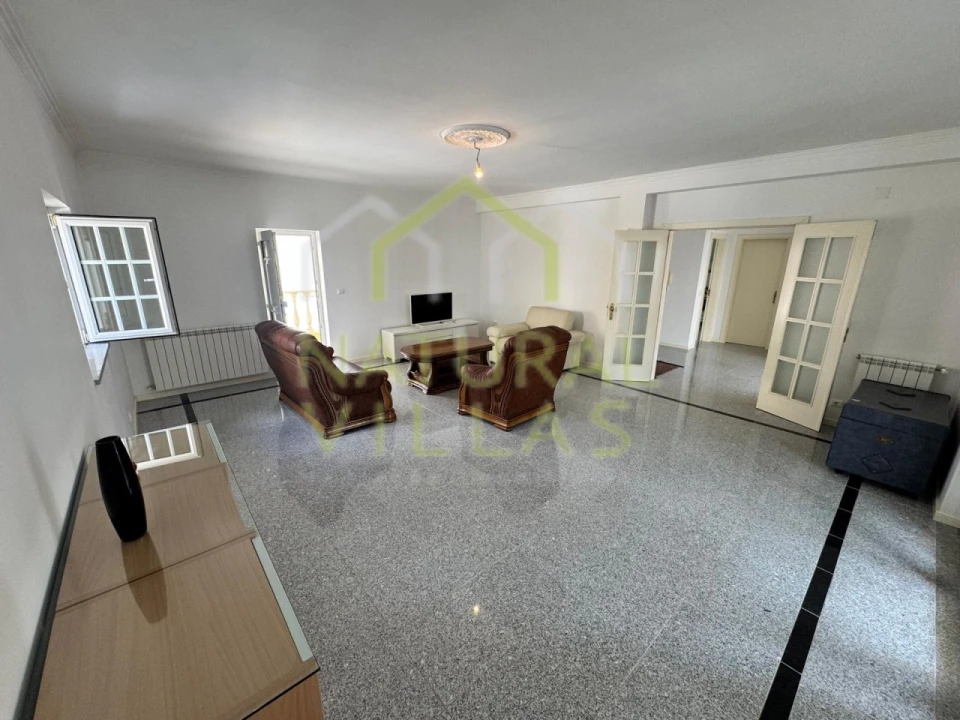 Moradia T5 para Venda em Resende Foto 3