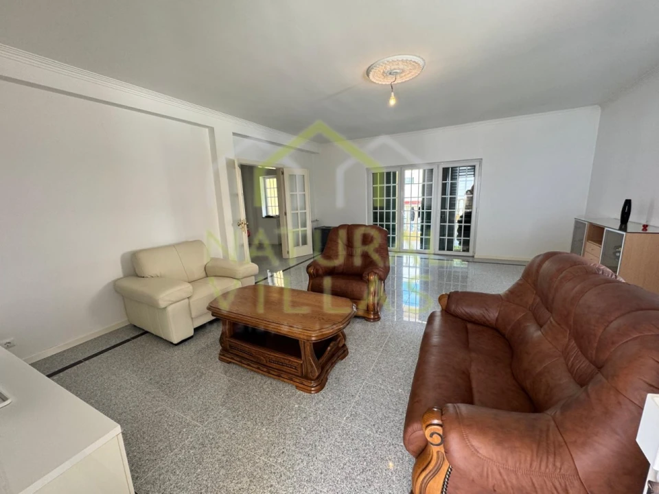 Moradia T5 para Venda em Resende Foto 2