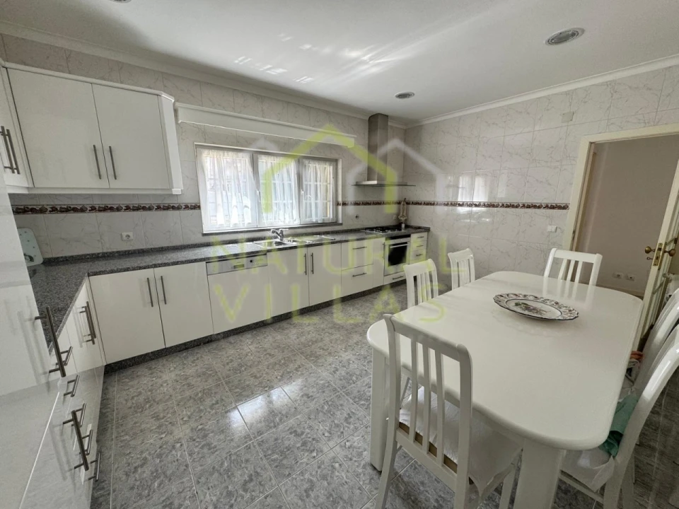 Moradia T5 para Venda em Resende Foto 4