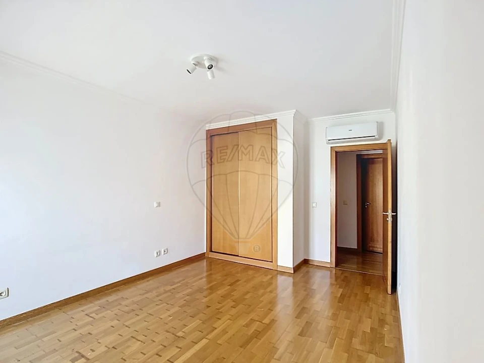 Apartamento T4 para Venda em Santa Maria e São Miguel, São Martinho, São Pedro Penaferrim Foto 22