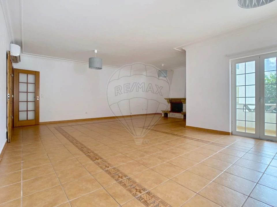 Apartamento T4 para Venda em Santa Maria e São Miguel, São Martinho, São Pedro Penaferrim Foto 6