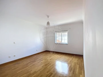 Apartamento T4 para Venda em Santa Maria e São Miguel, São Martinho, São Pedro Penaferrim