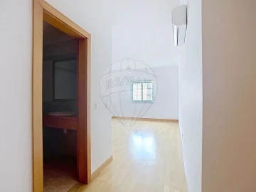 Apartamento T4 para Venda em Santa Maria e São Miguel, São Martinho, São Pedro Penaferrim