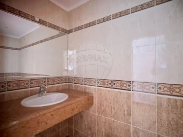 Apartamento T4 para Venda em Santa Maria e São Miguel, São Martinho, São Pedro Penaferrim