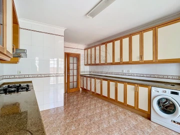 Apartamento T4 para Venda em Santa Maria e São Miguel, São Martinho, São Pedro Penaferrim