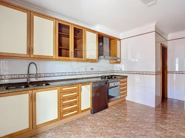 Apartamento T4 para Venda em Santa Maria e São Miguel, São Martinho, São Pedro Penaferrim