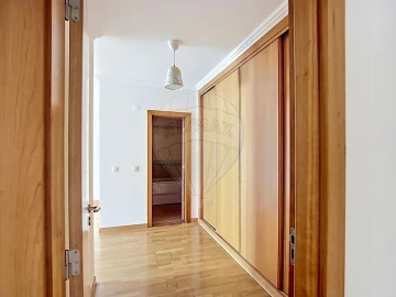 Apartamento T4 para Venda em Santa Maria e São Miguel, São Martinho, São Pedro Penaferrim