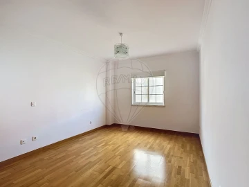 Apartamento T4 para Venda em Santa Maria e São Miguel, São Martinho, São Pedro Penaferrim