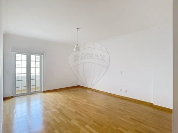 Apartamento T4 para Venda em Santa Maria e São Miguel, São Martinho, São Pedro Penaferrim
