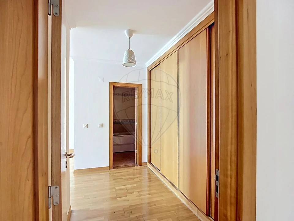 Apartamento T4 para Venda em Santa Maria e São Miguel, São Martinho, São Pedro Penaferrim Foto 15