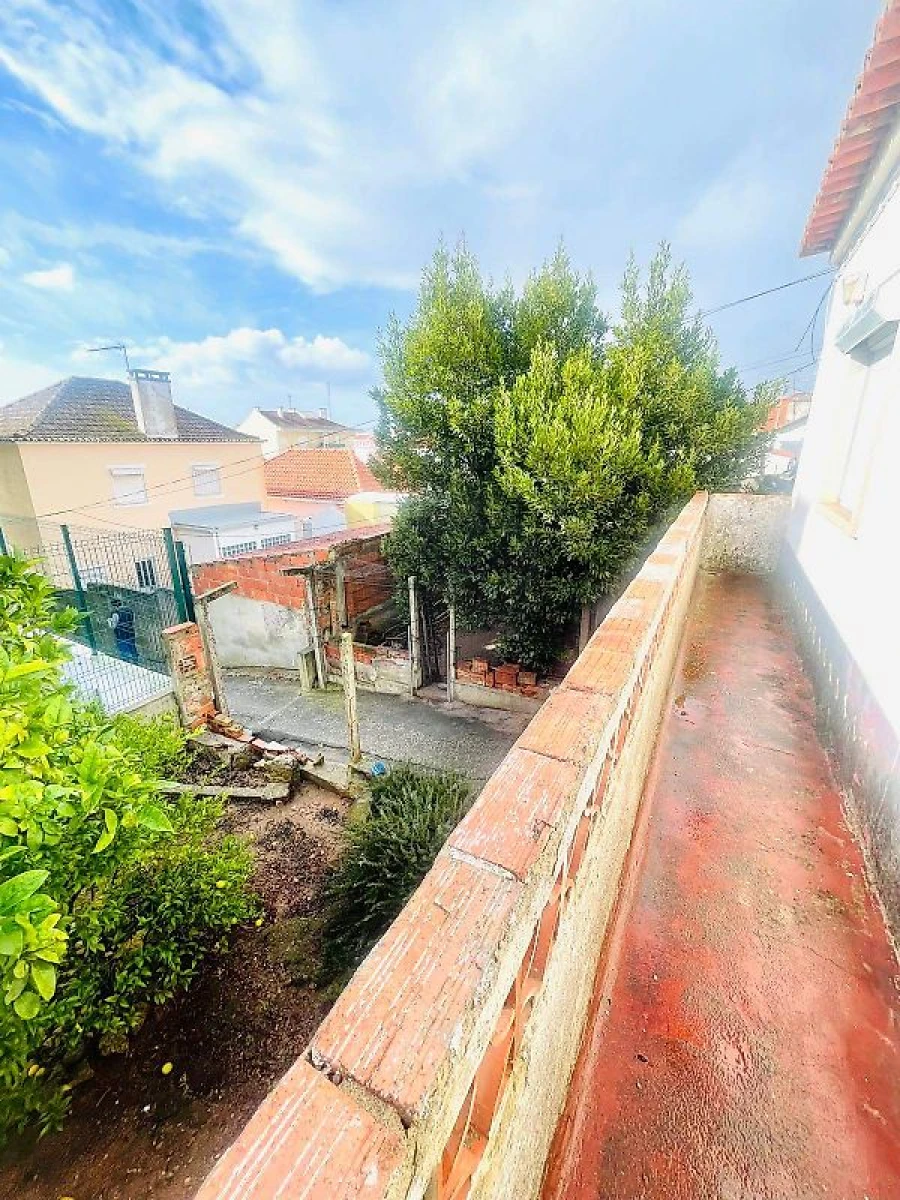 Moradia T4 para Venda em Vialonga Foto 18