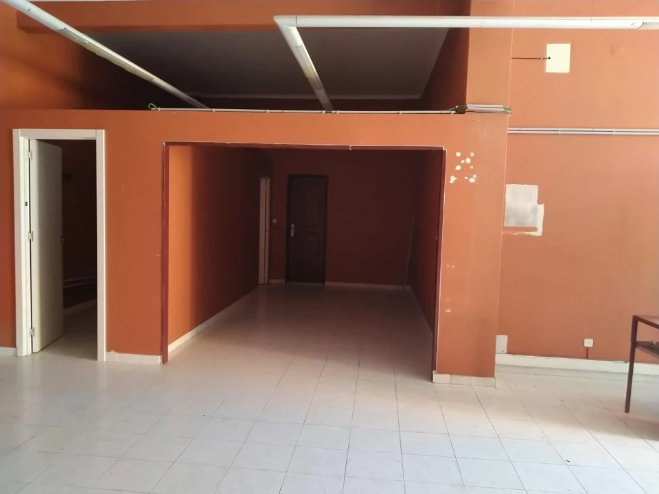 Armazém para Arrendamento em Santa Clara Foto 1