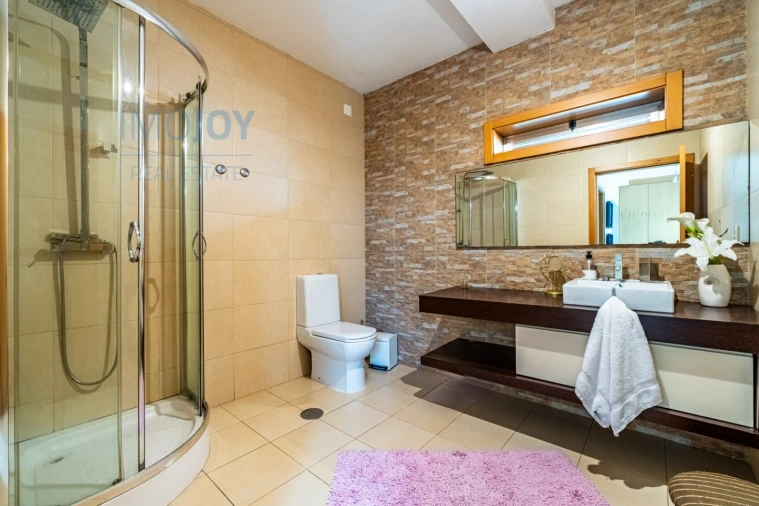 Moradia T5 para Venda em Cete Foto 36