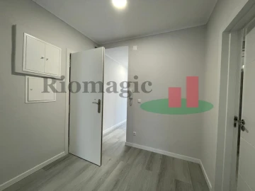 Apartamento T2 para Venda em Oeiras e São Julião da Barra, Paço de Arcos e Caxias