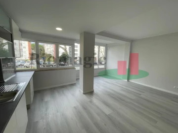 Apartamento T2 para Venda em Oeiras e São Julião da Barra, Paço de Arcos e Caxias