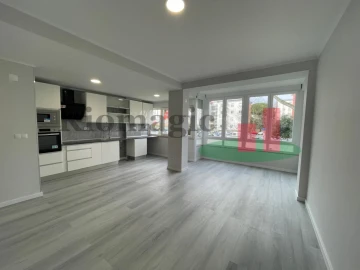 Apartamento T2 para Venda em Oeiras e São Julião da Barra, Paço de Arcos e Caxias