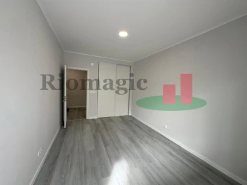 Apartamento T2 para Venda em Oeiras e São Julião da Barra, Paço de Arcos e Caxias