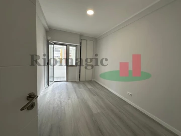 Apartamento T2 para Venda em Oeiras e São Julião da Barra, Paço de Arcos e Caxias