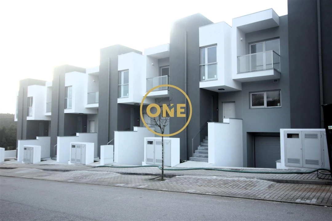 Moradia T3 para Venda em Gondifelos, Cavalões e Outiz Foto 1