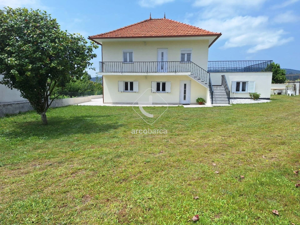 Moradia T4 para Venda em Rubiães Foto 1