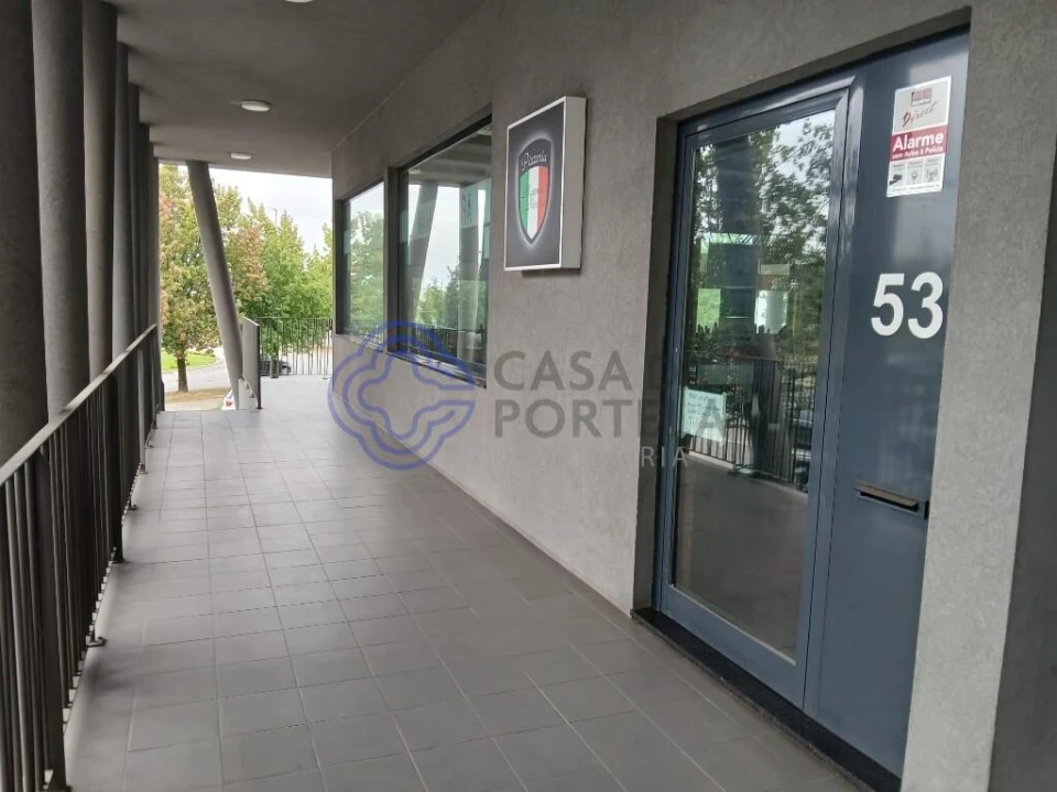 Loja para Venda em Cidade da Maia Foto 11